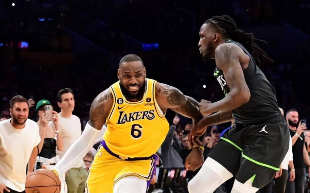 NBA / 砍21分+關鍵三分成湖人真大腿!賽後施羅德採訪,一眉哥搶麥道歉:是我搞砸了他的制勝球!-黑特籃球-NBA新聞影音圖片分享社區
