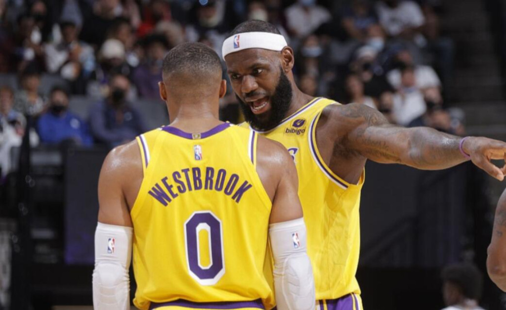 NBA / 終於晉級季後賽!湖人更衣室神秘白板的三行字亮了,激勵詹姆斯創奇蹟,從墊底衝向冠軍!-黑特籃球-NBA新聞影音圖片分享社區