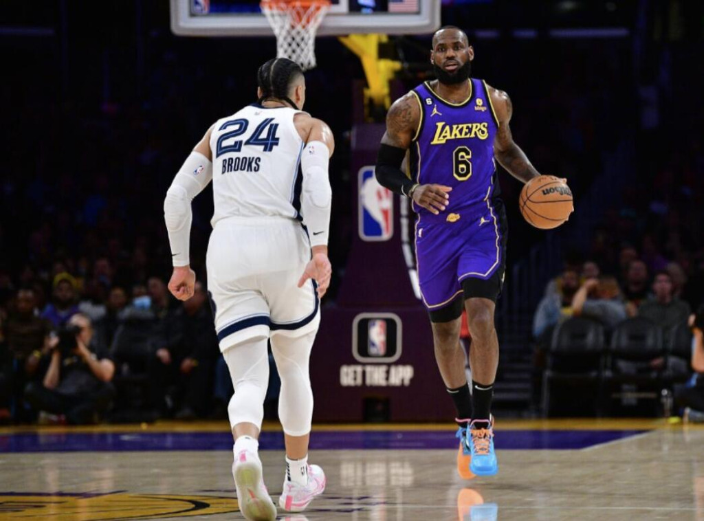 NBA / 終於晉級季後賽!湖人更衣室神秘白板的三行字亮了,激勵詹姆斯創奇蹟,從墊底衝向冠軍!-黑特籃球-NBA新聞影音圖片分享社區