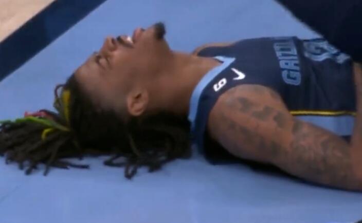 NBA / 【影片】輸球還迎壞消息!莫蘭特重摔受傷,或要缺席G2,自曝右手疼痛達到10級:甚至解不開襪子!-黑特籃球-NBA新聞影音圖片分享社區