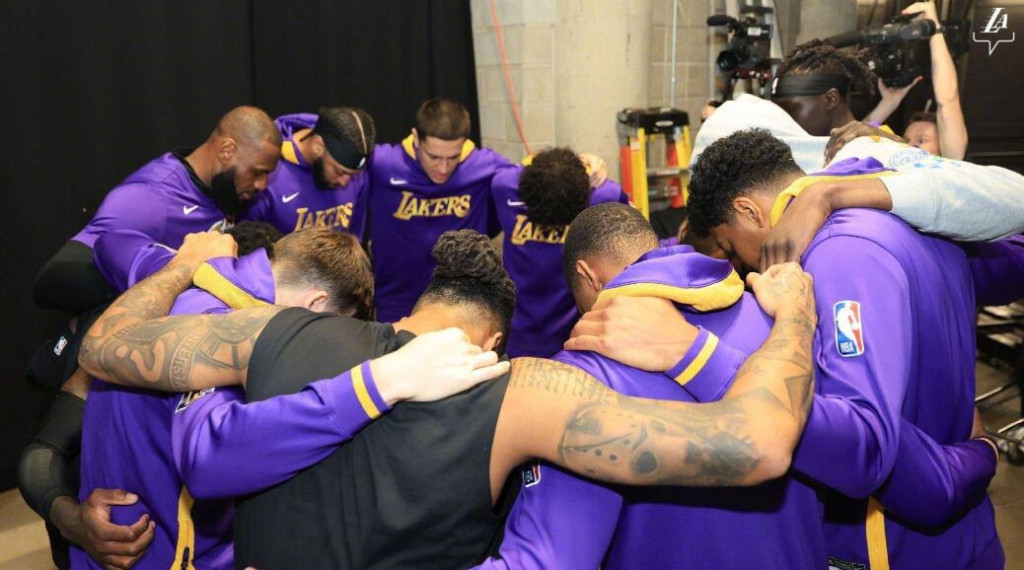 NBA / 季後賽首秀23+4,詹姆斯甘願為他讓出球權,才24歲大合約已板上釘釘!-黑特籃球-NBA新聞影音圖片分享社區