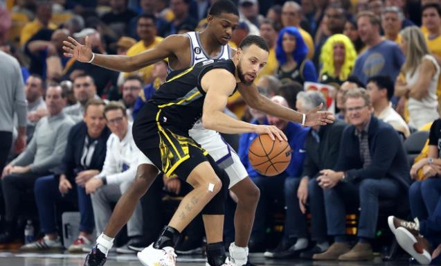 NBA / 「主場柯」打出最佳一戰!轟36+6三分打崩國王,帶領勇士避免0-3絕境重燃曙光!(影)-黑特籃球-NBA新聞影音圖片分享社區