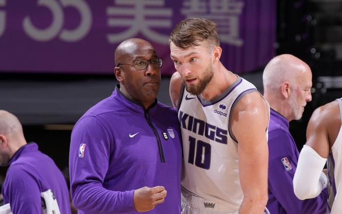 NBA / 國王下場要改變打法,布朗坦言要懲罰勇士防守,球迷擔憂:別跳科爾的陷阱!-黑特籃球-NBA新聞影音圖片分享社區