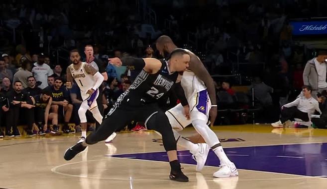NBA / 狄龍賽後拒絕採訪!詹姆斯被襲襠後續,再爆金句:我要皇冠上的明珠!-黑特籃球-NBA新聞影音圖片分享社區