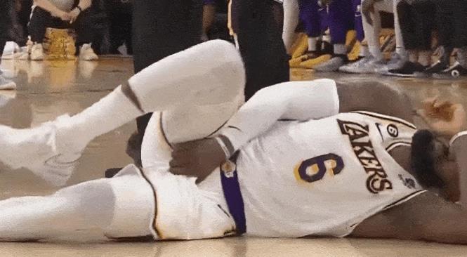 NBA / 狄龍賽後拒絕採訪!詹姆斯被襲襠後續,再爆金句:我要皇冠上的明珠!-黑特籃球-NBA新聞影音圖片分享社區