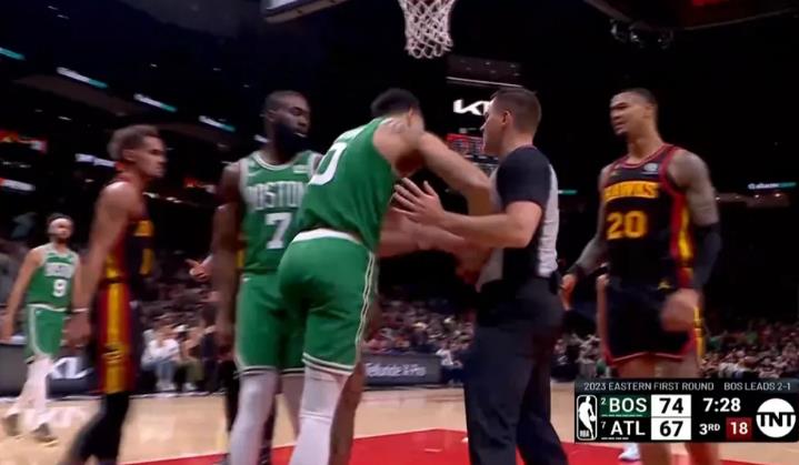 穆雷被禁賽一場!NBA官宣調查結果:穆雷頂撞裁判還喋喋不休,遭禁賽無緣生死戰!-黑特籃球-NBA新聞影音圖片分享社區