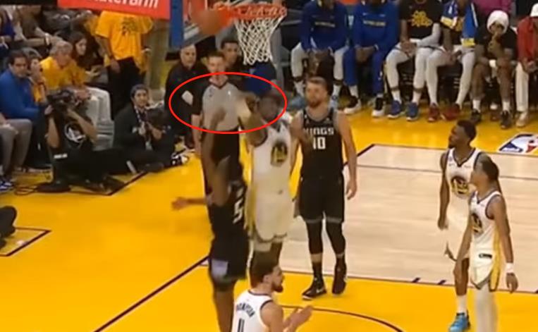 國王遭重創!福克斯左手食指骨折:受傷一幕曝光+天王山之戰上場概率僅25%!-黑特籃球-NBA新聞影音圖片分享社區