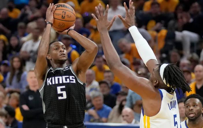 國王遭重創!福克斯左手食指骨折:受傷一幕曝光+天王山之戰上場概率僅25%!-黑特籃球-NBA新聞影音圖片分享社區