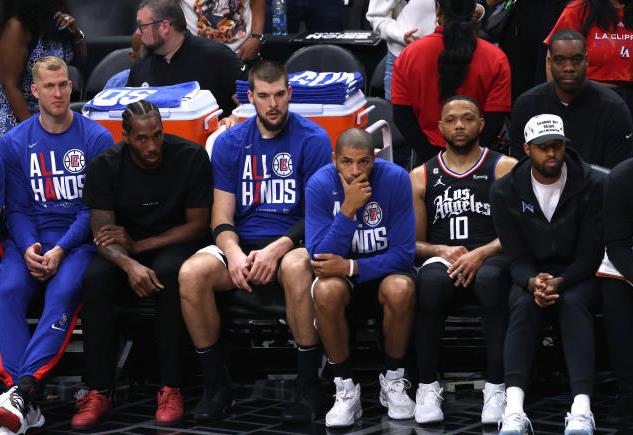 NBA / 傷情絕對保密!名記曝雷納德不與隊友主帥交流,泰倫盧證實:我也只能猜一猜!-黑特籃球-NBA新聞影音圖片分享社區