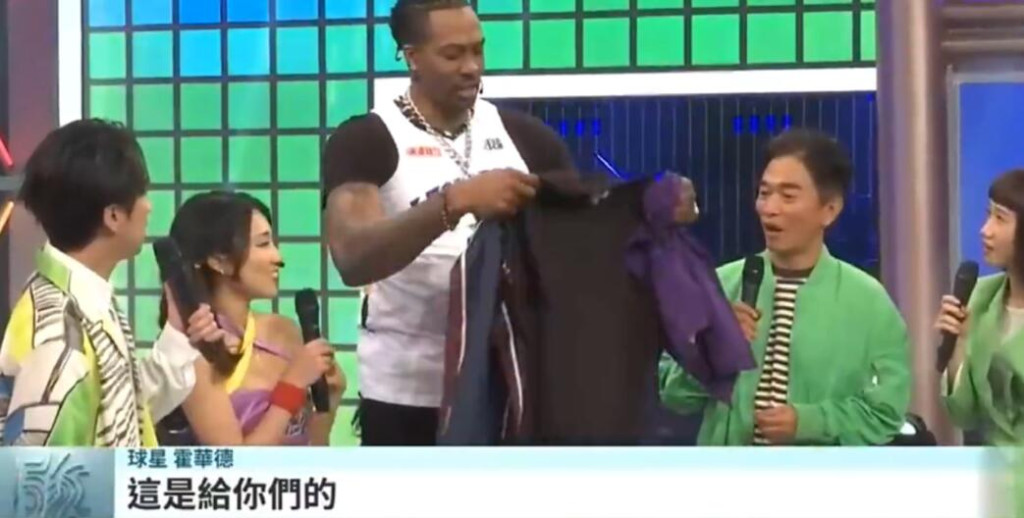 樂不思蜀!霍華德攜手啦啦隊美女上《綜藝大熱門》,還向吳宗憲表示:我不想離開台灣!-黑特籃球-NBA新聞影音圖片分享社區