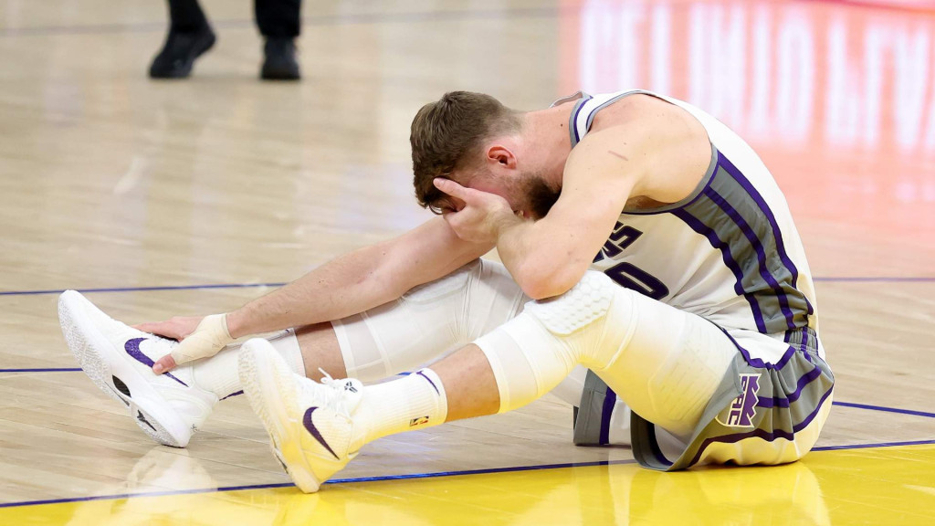 國王眾將無懼搶七!沙波尼斯透露左眼傷情,布朗告誡弟子要打出高水準-黑特籃球-NBA新聞影音圖片分享社區