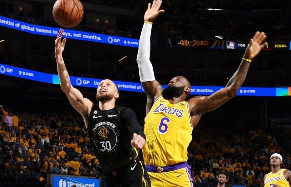 NBA / 【影片】湖勇G1僅一次漏判!普爾超遠三分後搶球一幕有爭議:漏吹湯普森對施羅德犯規!-黑特籃球-NBA新聞影音圖片分享社區