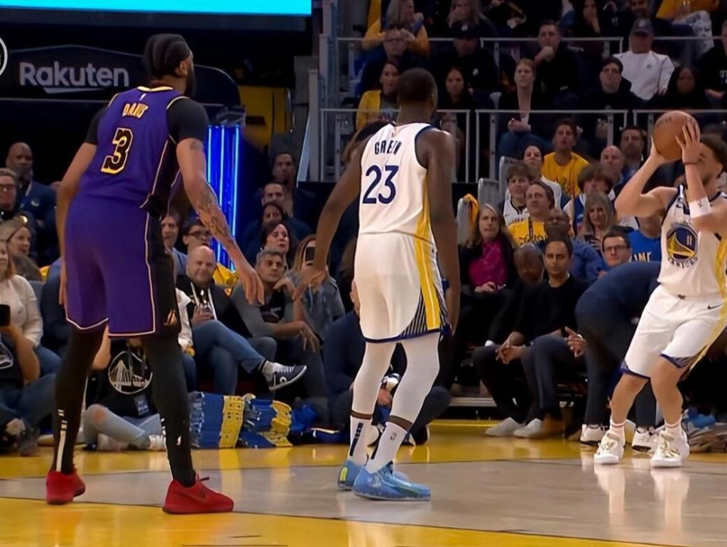 NBA / 詹姆斯手感火熱8中6單節14分,湖人首節領先7分,柯瑞帶隊苦苦追分!(影)-黑特籃球-NBA新聞影音圖片分享社區