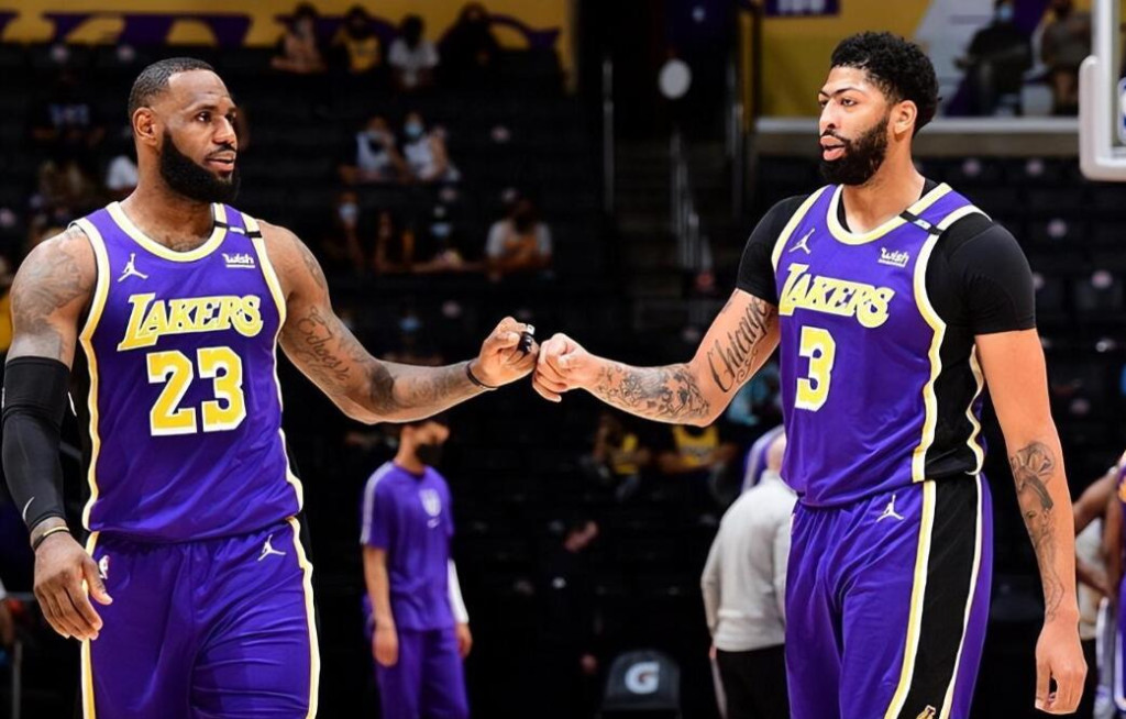 NBA / 心態是真好!湖人被痛揍,落後26分時,漢姆對詹姆斯露出滿臉微笑!-黑特籃球-NBA新聞影音圖片分享社區