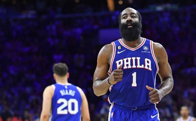 NBA / 【影片】引爆全場!恩比德分球底角哈登上演準絕殺,聰明哥命中三分超時,76人有驚無險!-黑特籃球-NBA新聞影音圖片分享社區