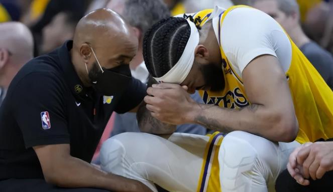 NBA / 湖人勇士誰動作更髒?盧尼追夢都打臉,美媒抨擊詹姆斯:肘擊+推翻維金斯!-黑特籃球-NBA新聞影音圖片分享社區