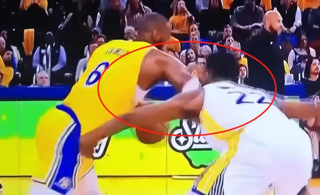 NBA / 湖人勇士誰動作更髒?盧尼追夢都打臉,美媒抨擊詹姆斯:肘擊+推翻維金斯!-黑特籃球-NBA新聞影音圖片分享社區