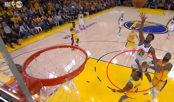 NBA / 湖人勇士誰動作更髒?盧尼追夢都打臉,美媒抨擊詹姆斯:肘擊+推翻維金斯!-黑特籃球-NBA新聞影音圖片分享社區
