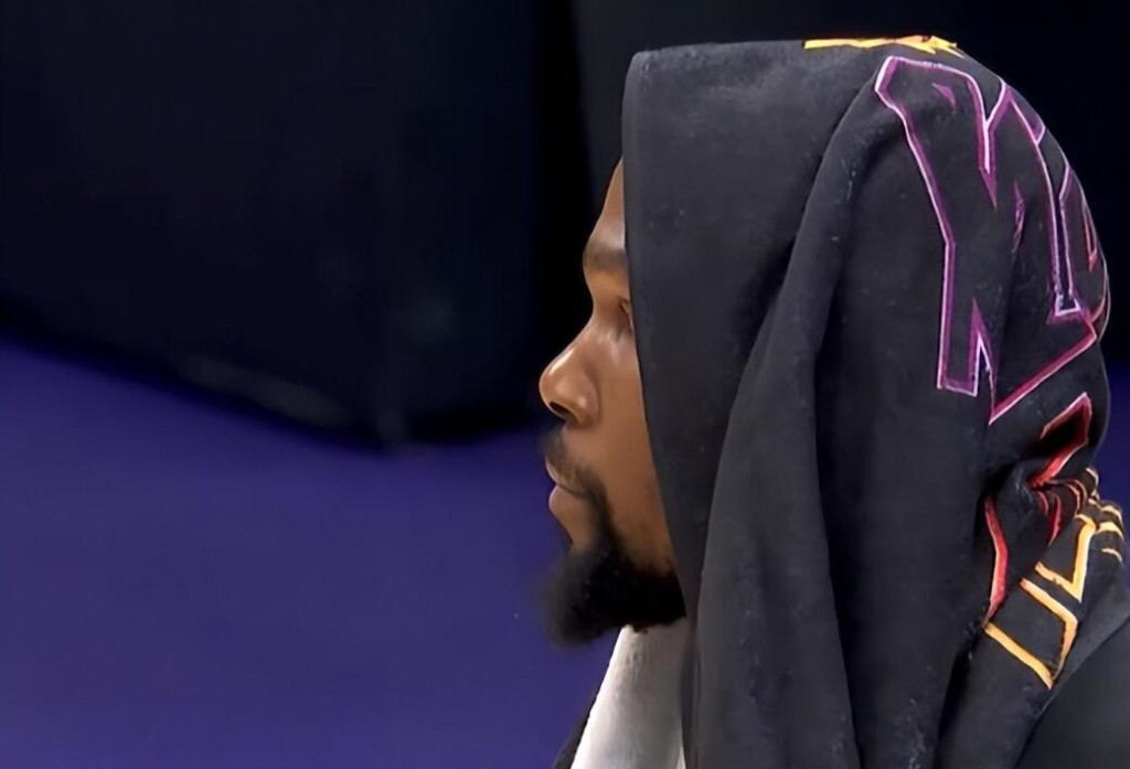 NBA / 太陽出局眾生相曝光!杜蘭特黑臉布克沮喪,保羅目光呆滯魔咒難解!-黑特籃球-NBA新聞影音圖片分享社區