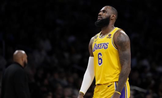 NBA / 半場戰報 | 勇士陷絕境!湖人半場領先10分,詹眉半場合砍28分,Curry 12分,K湯13中3(影)-黑特籃球-NBA新聞影音圖片分享社區