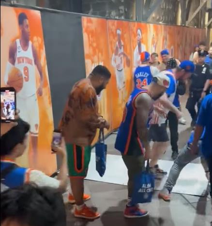 NBA / 蘭豆恥辱表現引紐約球迷眾怒!海報被撕遭踐踏! A史密斯:快用他換里拉德(影)-黑特籃球-NBA新聞影音圖片分享社區