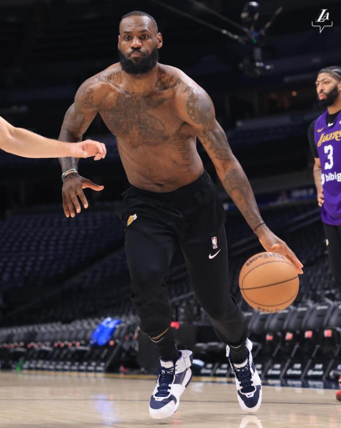 NBA / 湖人備戰G1!詹姆斯努力適應高原反應,漢姆打趣如何限制金塊:我們要綁架約基奇!-黑特籃球-NBA新聞影音圖片分享社區