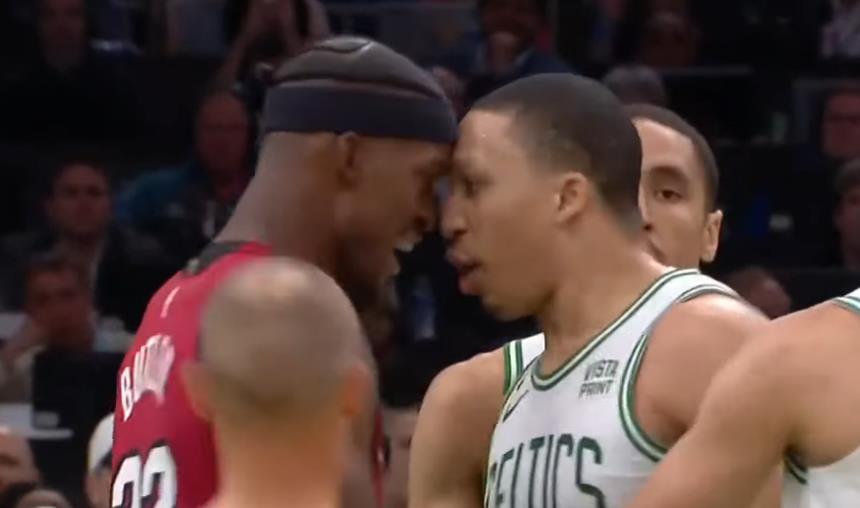 NBA / 【影片】面對格威的挑釁，巴特勒輕蔑一笑，隨後對位強吃2+1做出回應！鬥牛互噴垃圾話-黑特籃球-NBA新聞影音圖片分享社區