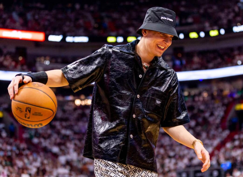 NBA / 熱火飛機延誤三小時抵達波士頓!巴特勒給球隊下必勝令:我知道我們會贏的!-黑特籃球-NBA新聞影音圖片分享社區