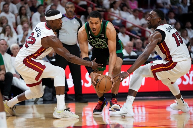 NBA / 「年度第六人」東冠低迷原因曝光！布洛格登右肘肌腱撕裂，拒絕手術帶傷出戰-黑特籃球-NBA新聞影音圖片分享社區