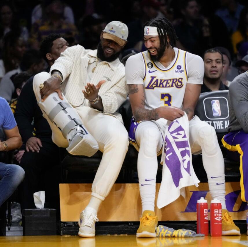 NBA / 硬漢!曝詹姆斯肌腱撕裂仍帶傷出戰數月,今夏很可能要接受手術,預計下賽季能上場!-黑特籃球-NBA新聞影音圖片分享社區