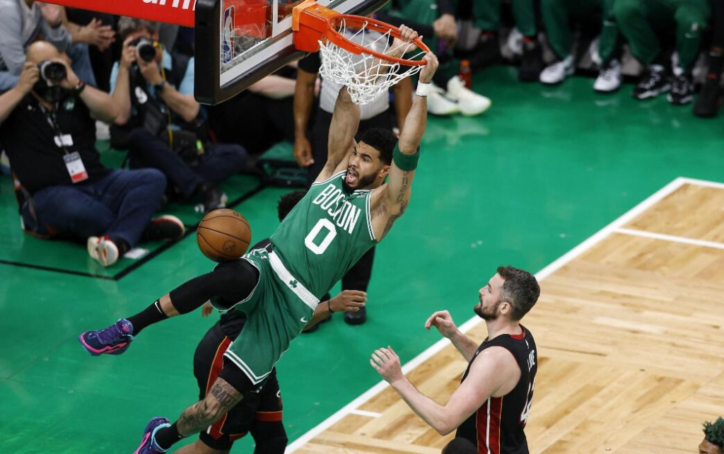 NBA / 生死時刻全靠他!泰托姆轟21+8+11率隊再扳一城,連送暴扣引領大勝,獲全場MVP歡呼!(影)-黑特籃球-NBA新聞影音圖片分享社區