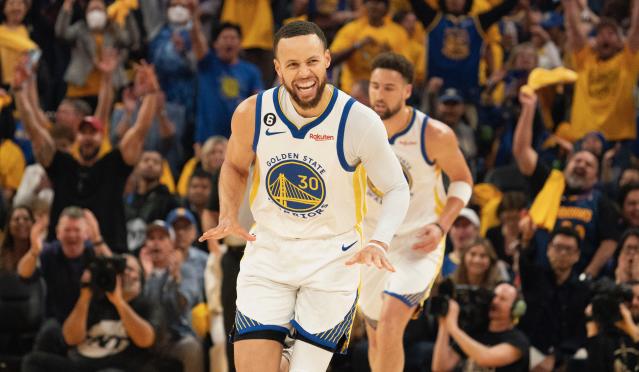 NBA playoffs: Warriors stay alive in Game 5 behind Stephen Curry, while  Lakers lose Anthony Davis to head injury