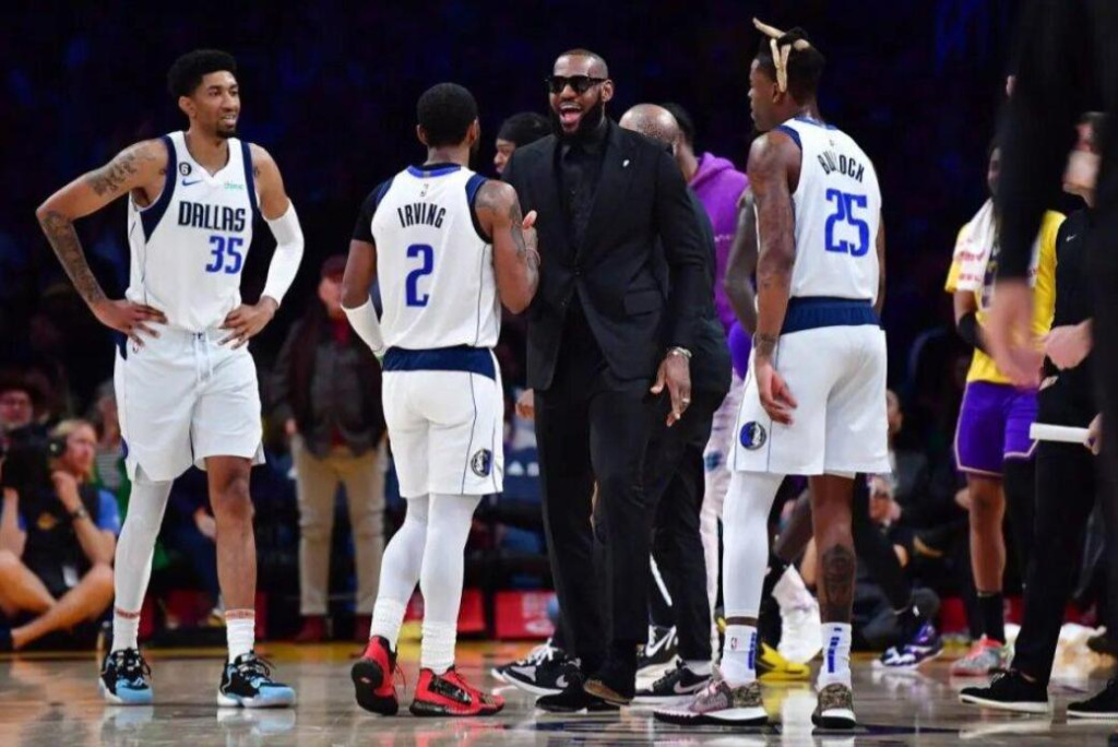 NBA / 曝厄文有意聯手詹姆斯!獨行俠探討交易可能性,組成「東厄詹」三巨頭!-黑特籃球-NBA新聞影音圖片分享社區