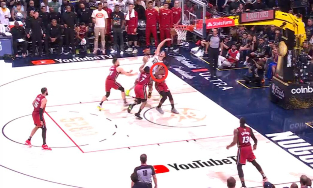 NBA / 冠軍賽G5裁判報告出爐!最後兩分鐘4次錯漏判,各打五十大板,也無礙金塊奪隊史首冠!-黑特籃球-NBA新聞影音圖片分享社區