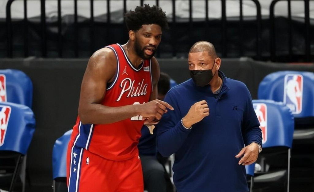 NBA / 痛批雙子星!老河流:恩比德又脆又菜,哈登太獨不服管還不如柯瑞!-黑特籃球-NBA新聞影音圖片分享社區