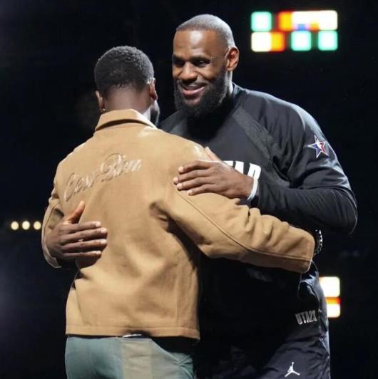 NBA / 韋德談詹姆斯傷缺一個月:是好事情讓湖人擺脫了詹姆斯依賴症,激發小里和羅素的作用-黑特籃球-NBA新聞影音圖片分享社區