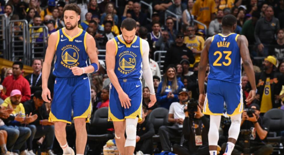 NBA / 勇士明年奪冠賠率排第5!美媒分析2.5億奢侈稅將強拆陣容,只有柯瑞是安全!-黑特籃球-NBA新聞影音圖片分享社區