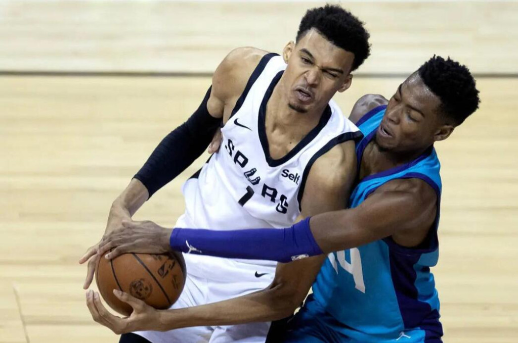 NBA / 【影片】太扎心了!黃蜂官方曬出溫班亞瑪被隔扣相片,後者稱讚米勒配得上榜眼!-黑特籃球-NBA新聞影音圖片分享社區