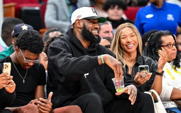 NBA / 多少巨星未曾擁有過的權利?27歲羅素放棄交易否決權,成歷史第一人-黑特籃球-NBA新聞影音圖片分享社區