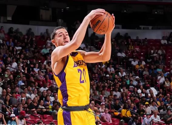 NBA / 0.4秒三分准絕平+罰球絕殺!洛城德比上演神劇情,湖人落選秀又淘寶(影)-黑特籃球-NBA新聞影音圖片分享社區