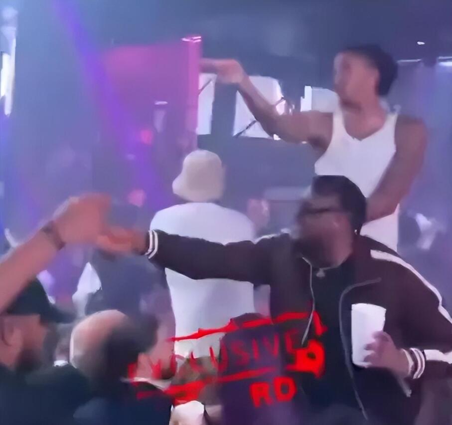 【影片】徹底飄了!1.94億肥約成原罪!莫蘭特酒吧狂歡撒錢:看齊哈登變夜店之王?-黑特籃球-NBA新聞影音圖片分享社區