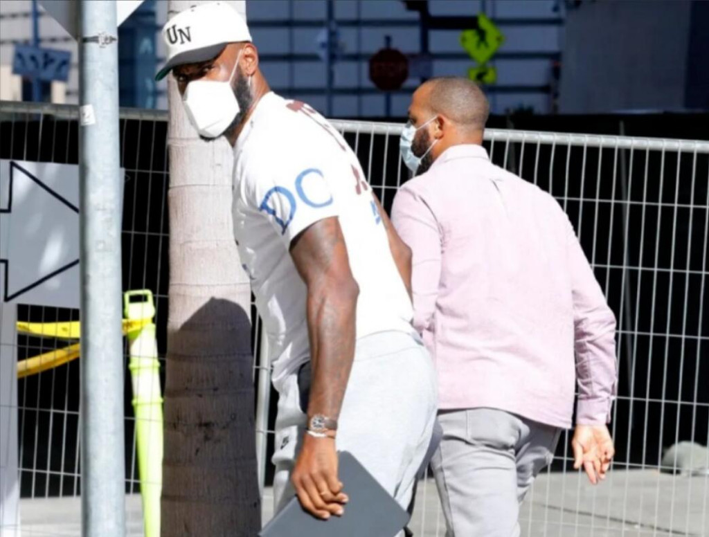 NBA / 布朗尼已踏上康復之路!曝詹姆斯夫婦不願讓他冒險:如果再也不能打籃球,那就這樣吧!-黑特籃球-NBA新聞影音圖片分享社區