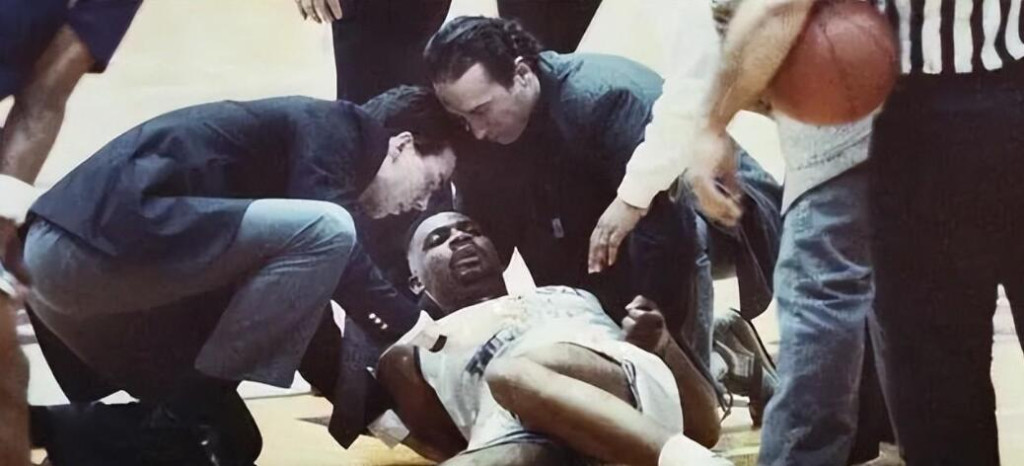NBA / 【影片】布朗尼急救電話錄音曝光!內容簡短高效,話術值得借鑑,全程沒提詹姆斯!-黑特籃球-NBA新聞影音圖片分享社區