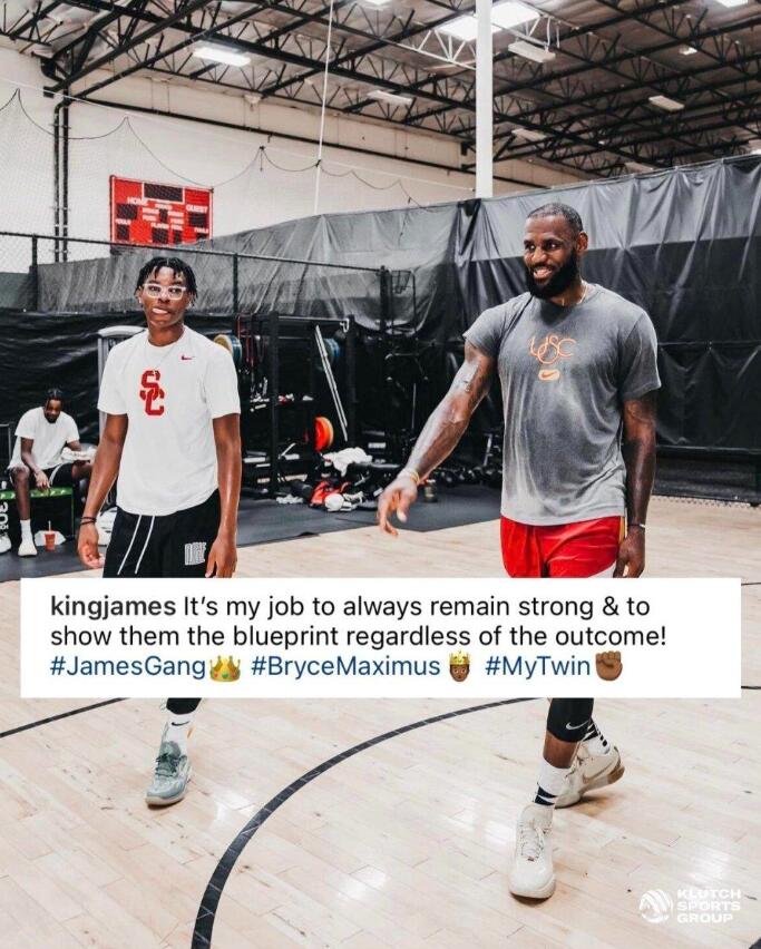 NBA / 父子同台仍有戲!詹姆斯指導布萊斯練球,布朗尼按讚,這是把希望寄託在小兒子身上?-黑特籃球-NBA新聞影音圖片分享社區
