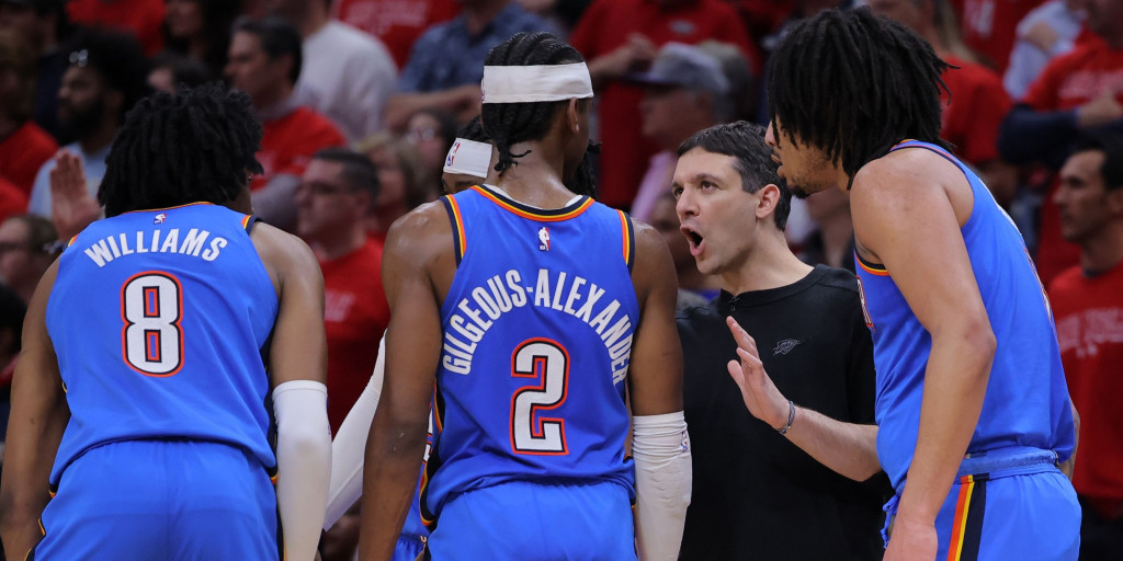 oklahoma-city-thunder-players-recieve-instructions