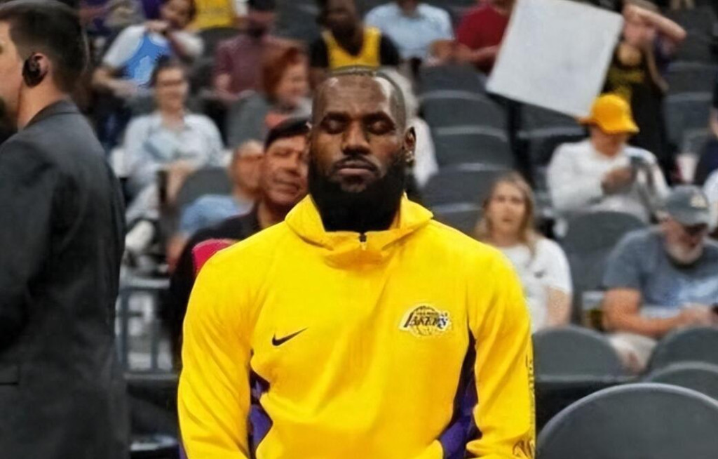 NBA / 熱身賽湖人喜提首勝,里夫斯18分練級成功,經歷世界盃後他成長太多!-黑特籃球-NBA新聞影音圖片分享社區