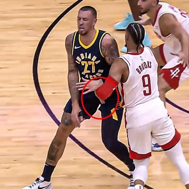 dillon-brooks-ejected-in-preseason-debut-for-a-nut-shot-v0-hMjPdNkZop3cxHapFcP6YWFjinn1ovx9km_4gVnaVIU