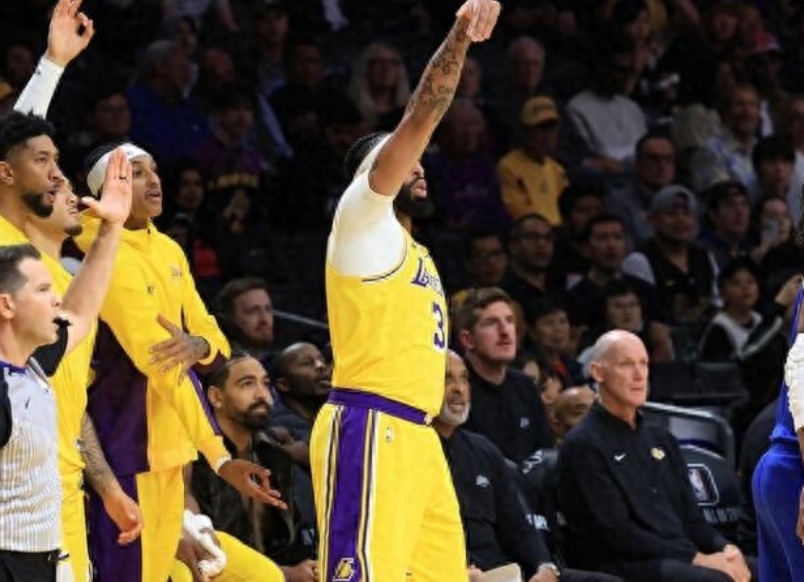 NBA / 湖人半場70比63領先勇士!AD砍11+6籃板,老詹12+5助攻,Curry砍12+4助攻(影)-黑特籃球-NBA新聞影音圖片分享社區
