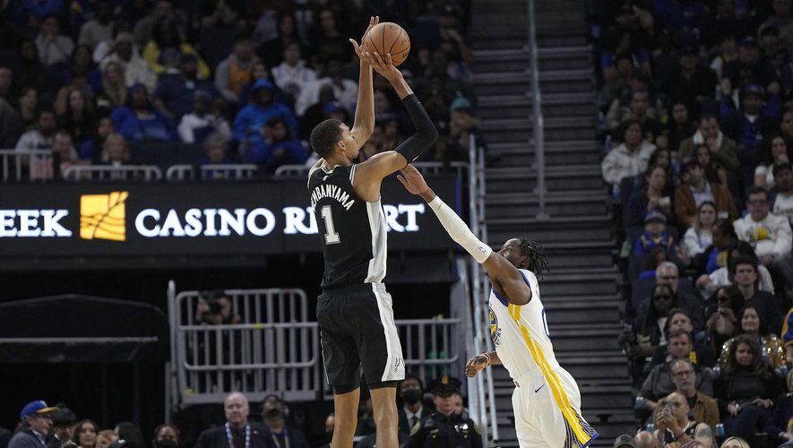 San Antonio Spurs v Golden State Warriors