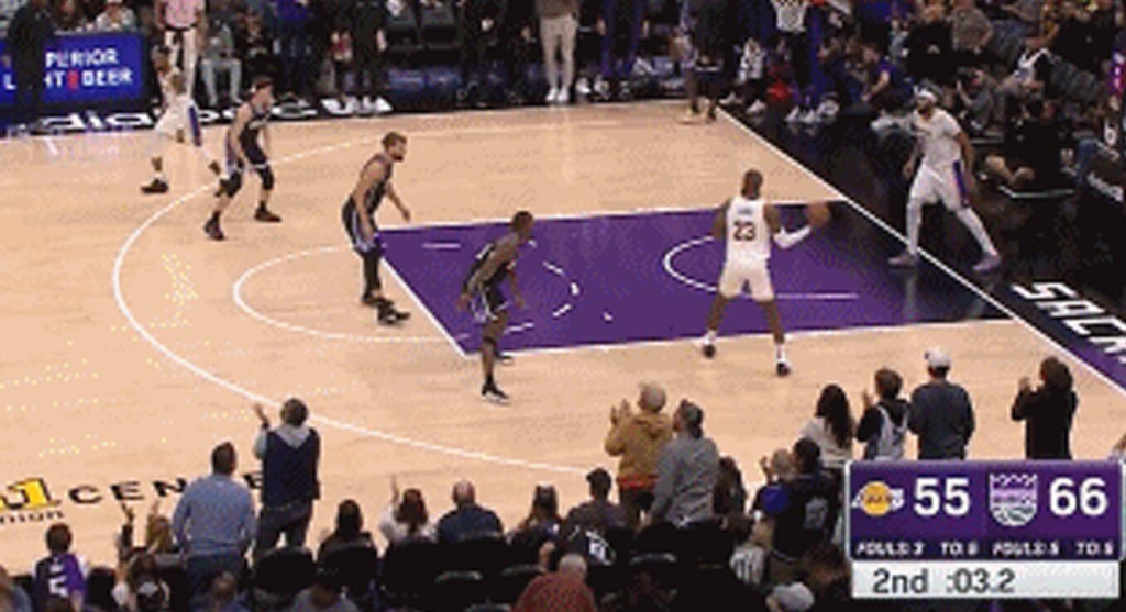 NBA / 【影片】爭議!湖人上半場被吊打,詹姆斯最後3.2秒卻放棄進攻,慢悠悠運球耗完時間!-黑特籃球-NBA新聞影音圖片分享社區